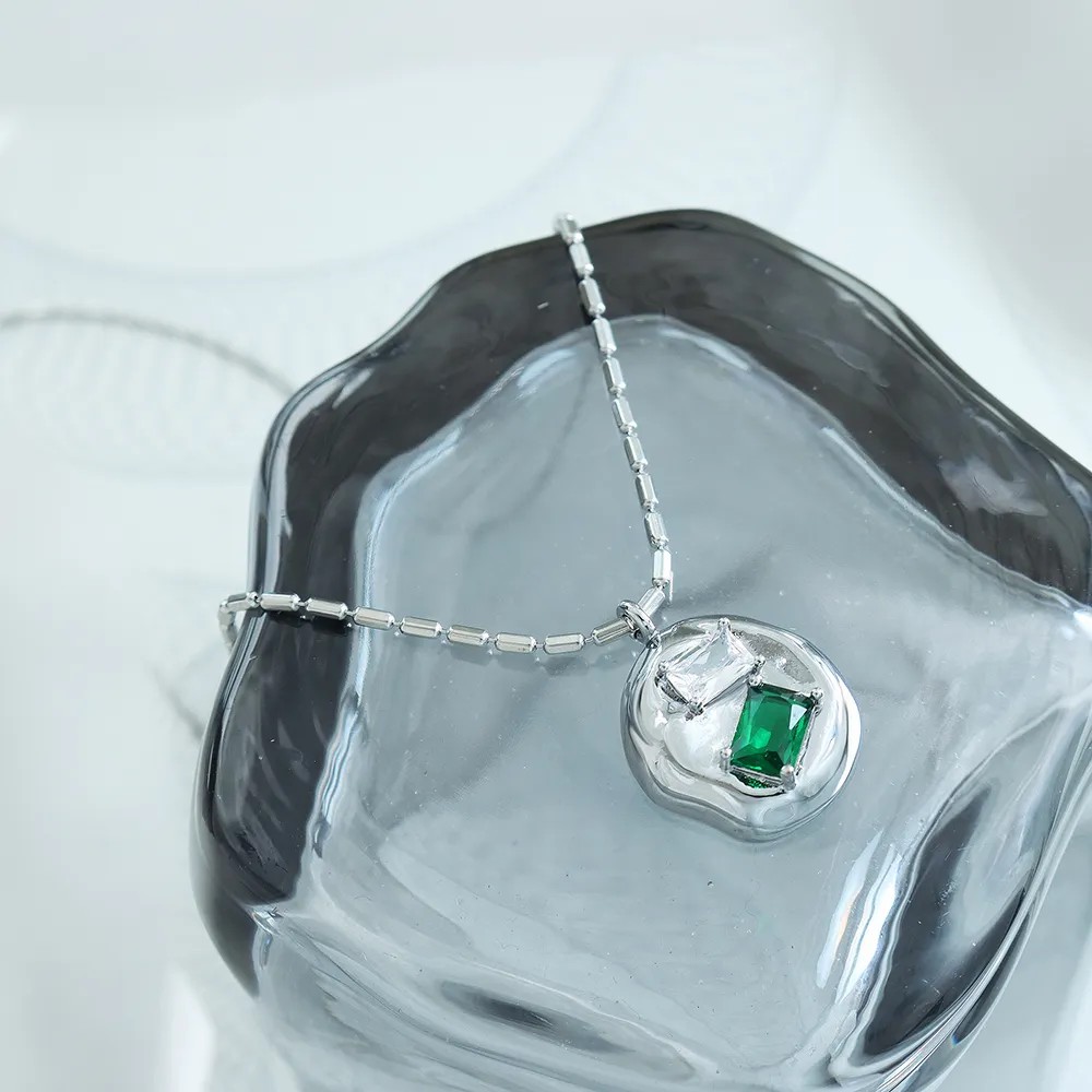 Elegant Luxurious Shiny Geometric Titanium Steel Plating Inlay Titanium Steel Zircon 18K Gold Plated Pendant Necklace_colorza_1