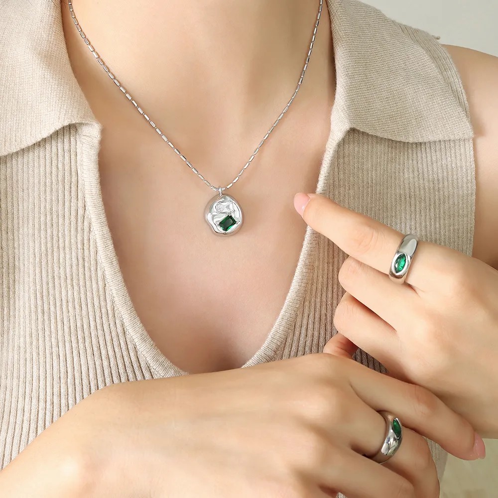 Elegant Luxurious Shiny Geometric Titanium Steel Plating Inlay Titanium Steel Zircon 18K Gold Plated Pendant Necklace_colorza_2