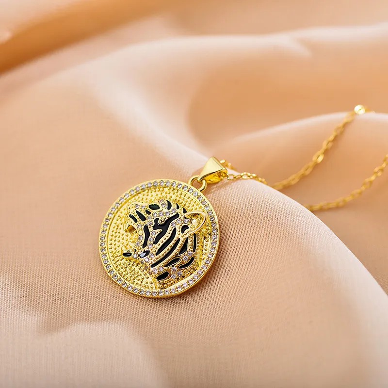 Leopard Inlay Zircon Pendant Necklace