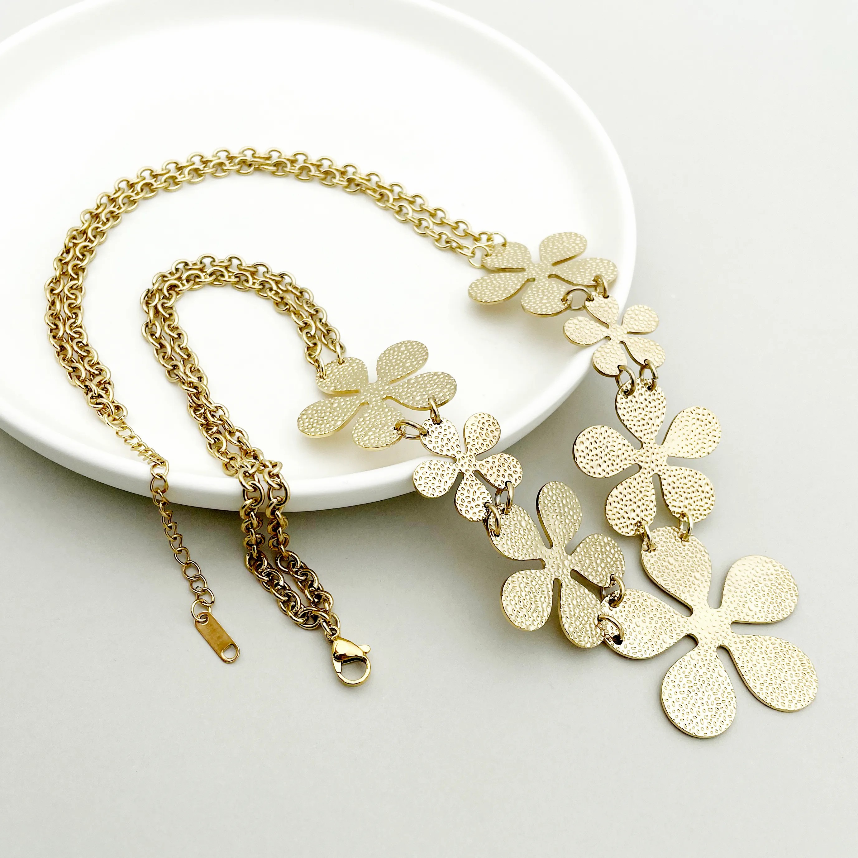 Retro Flower Stainless Steel Plating Gold Plated Necklace_colorza_2