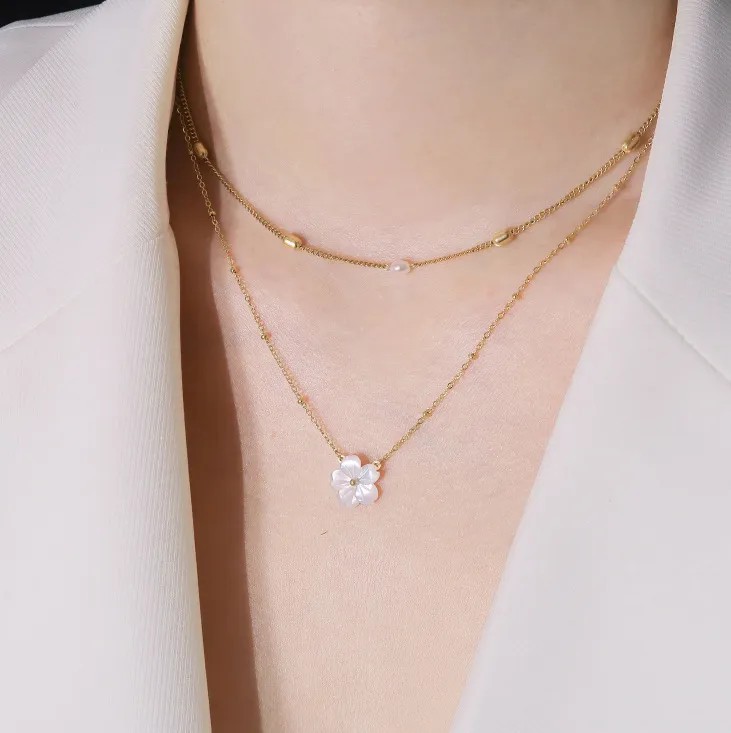 Lady Flower Titanium Steel Plating 18K Gold Plated Pendant Necklace_colorza_3