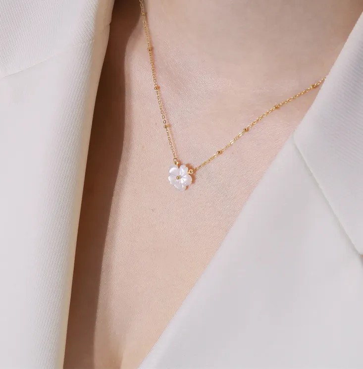 Lady Flower Titanium Steel Plating 18K Gold Plated Pendant Necklace_colorza_5