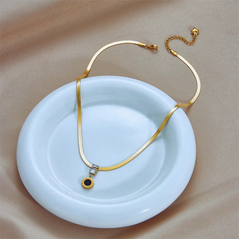 Retro Round Titanium Steel Plating Inlay Artificial Rhinestones 18K Gold Plated Pendant Necklace_colorza_3
