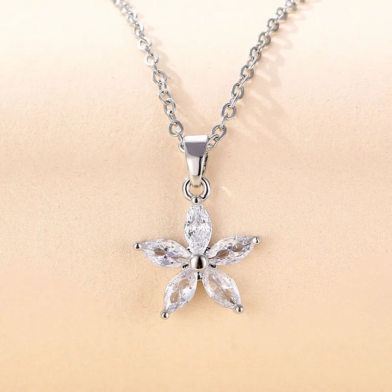 Elegant Round Flower Butterfly Stainless Steel Plating Inlay Zircon 18K Gold Plated Pendant Necklace_colorza_1