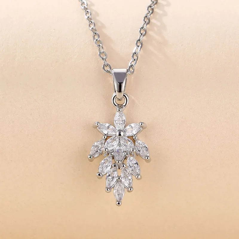 Elegant Round Flower Butterfly Stainless Steel Plating Inlay Zircon 18K Gold Plated Pendant Necklace_colorza_4