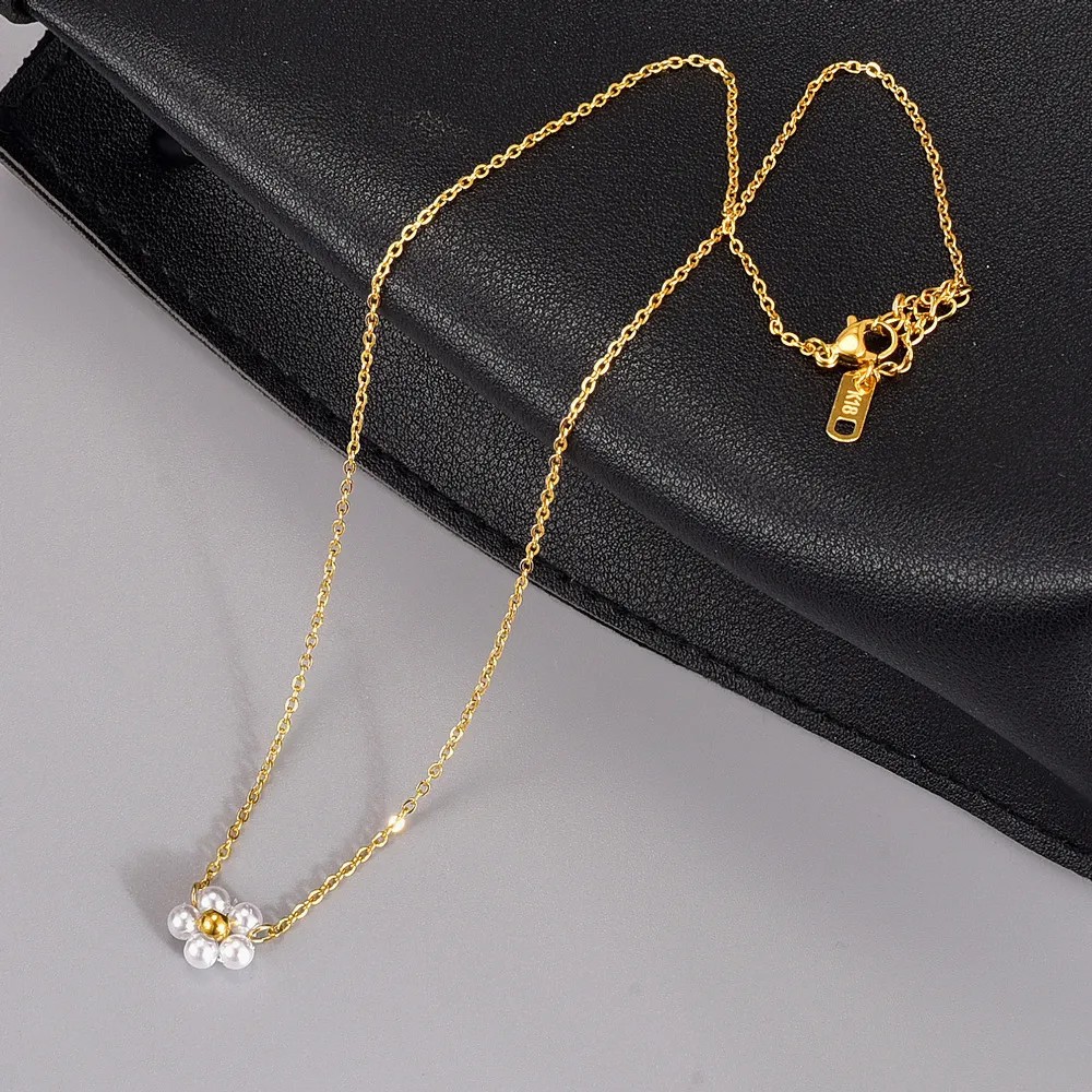Retro Preppy Style Roman Style Flower Petal Titanium Steel Plating Inlay Artificial Pearls 18K Gold Plated Pendant Necklace_colorza_5
