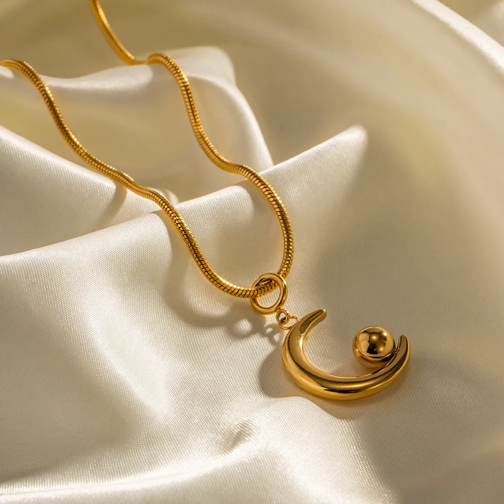 Retro Streetwear Moon Stainless Steel Plating 18K Gold Plated Pendant Necklace_colorza_1