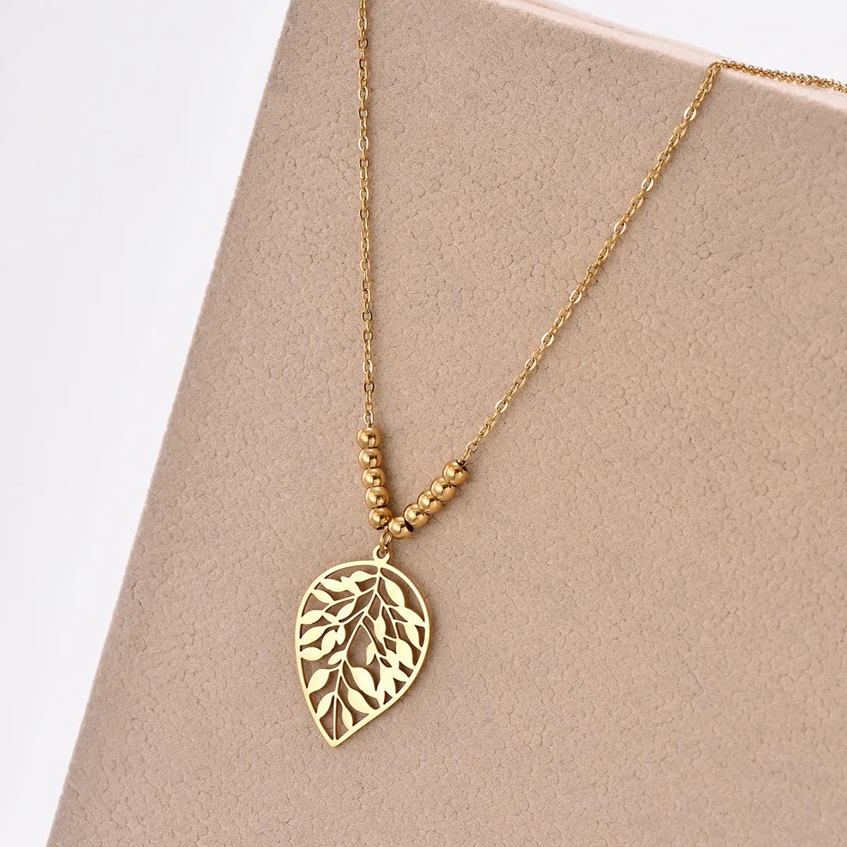 Simple Style Leaves Stainless Steel Beaded Polishing Plating 14K Gold Plated Pendant Necklace_colorza_4