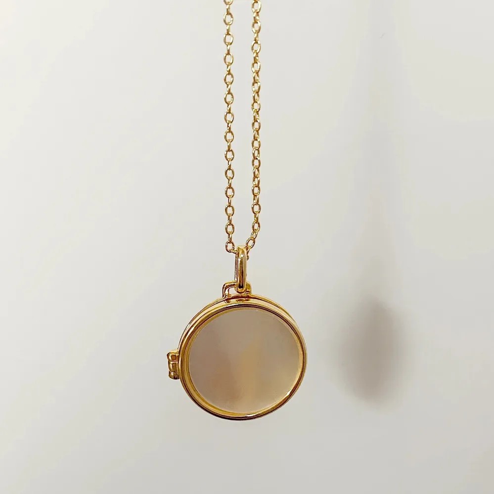 Retro Round Rectangle Titanium Steel Plating Inlay Shell 18K Gold Plated Pendant Necklace_colorza_1