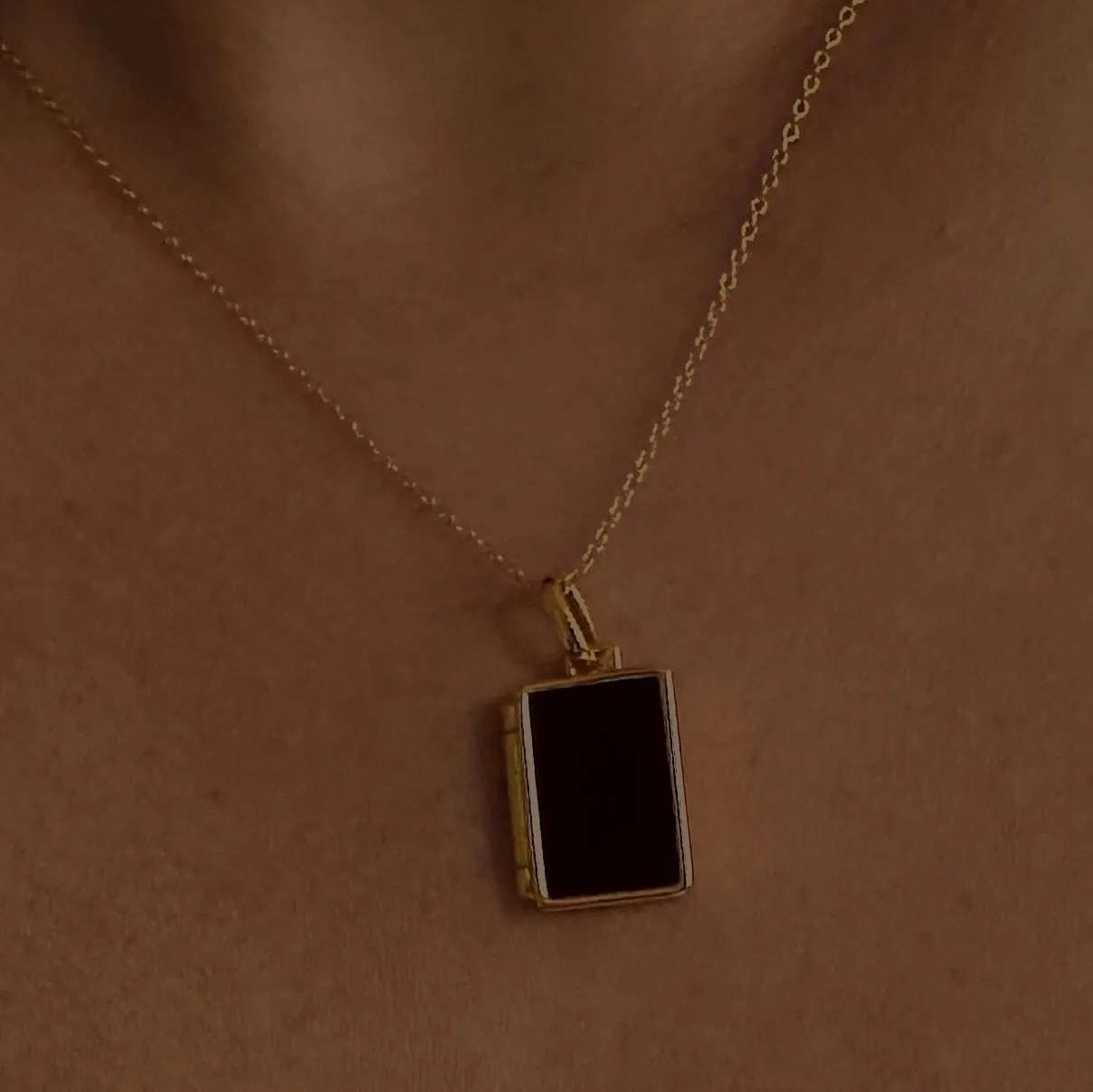 Retro Round Rectangle Titanium Steel Plating Inlay Shell 18K Gold Plated Pendant Necklace_colorza_2