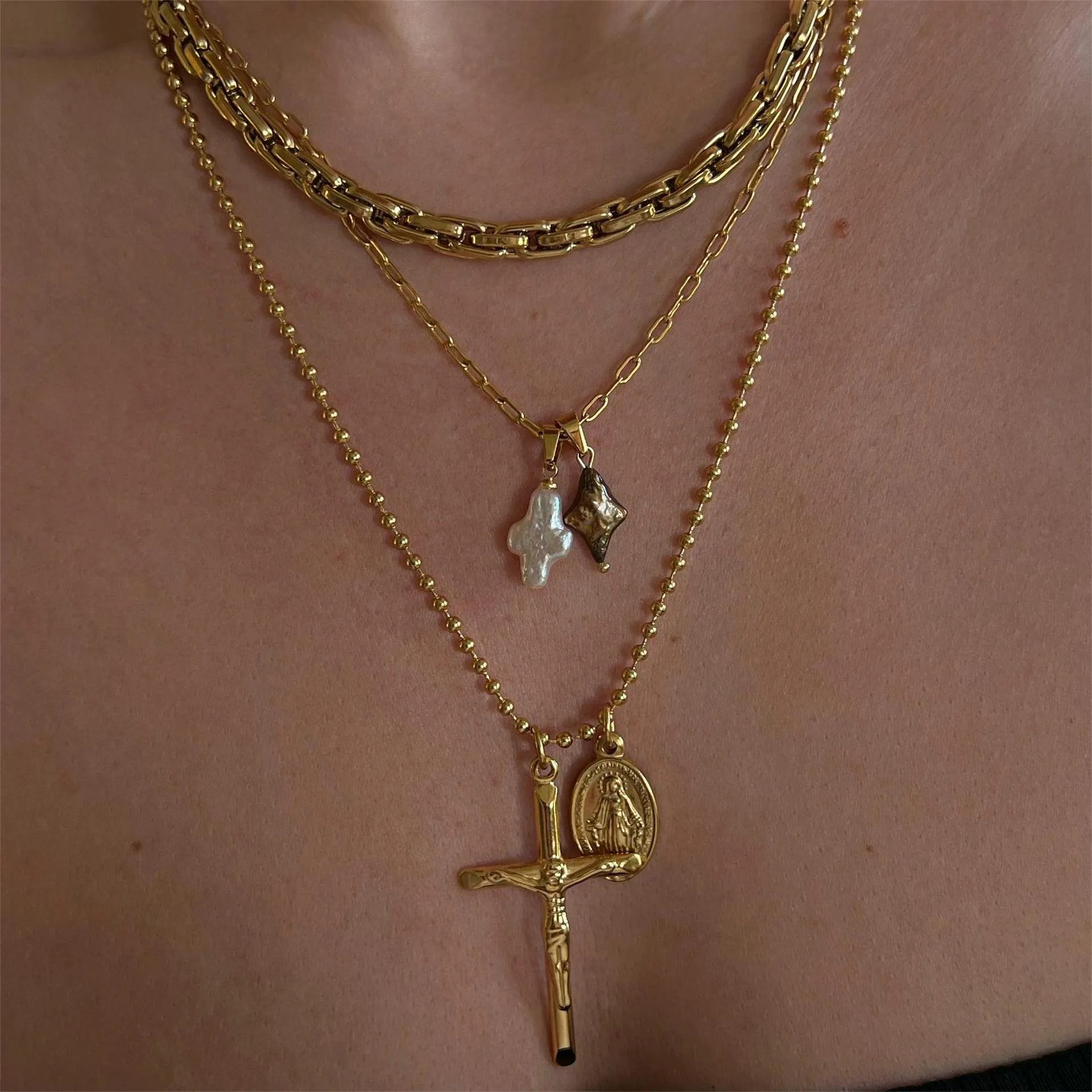 Retro Roman Style Cross Freshwater Pearl Titanium Steel Plating 18K Gold Plated Pendant Necklace_colorza_5