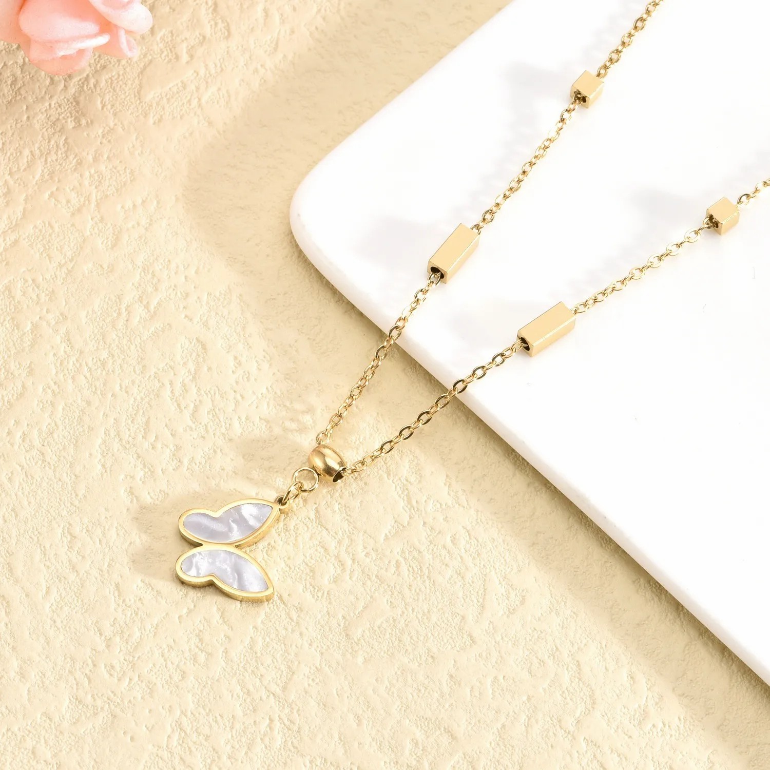 Elegant Butterfly Titanium Steel Inlay Shell 18K Gold Plated Pendant Necklace_colorza_2
