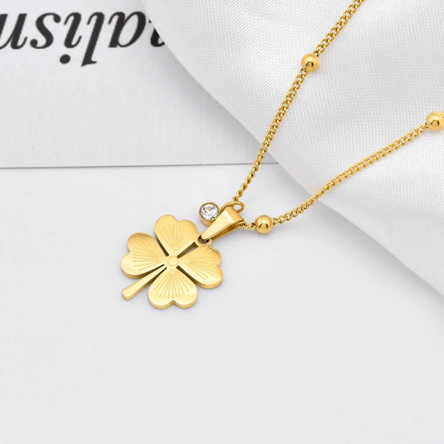 Elegant Four Leaf Clover Titanium Steel Inlay Artificial Diamond 18K Gold Plated Pendant Necklace_colorza_4