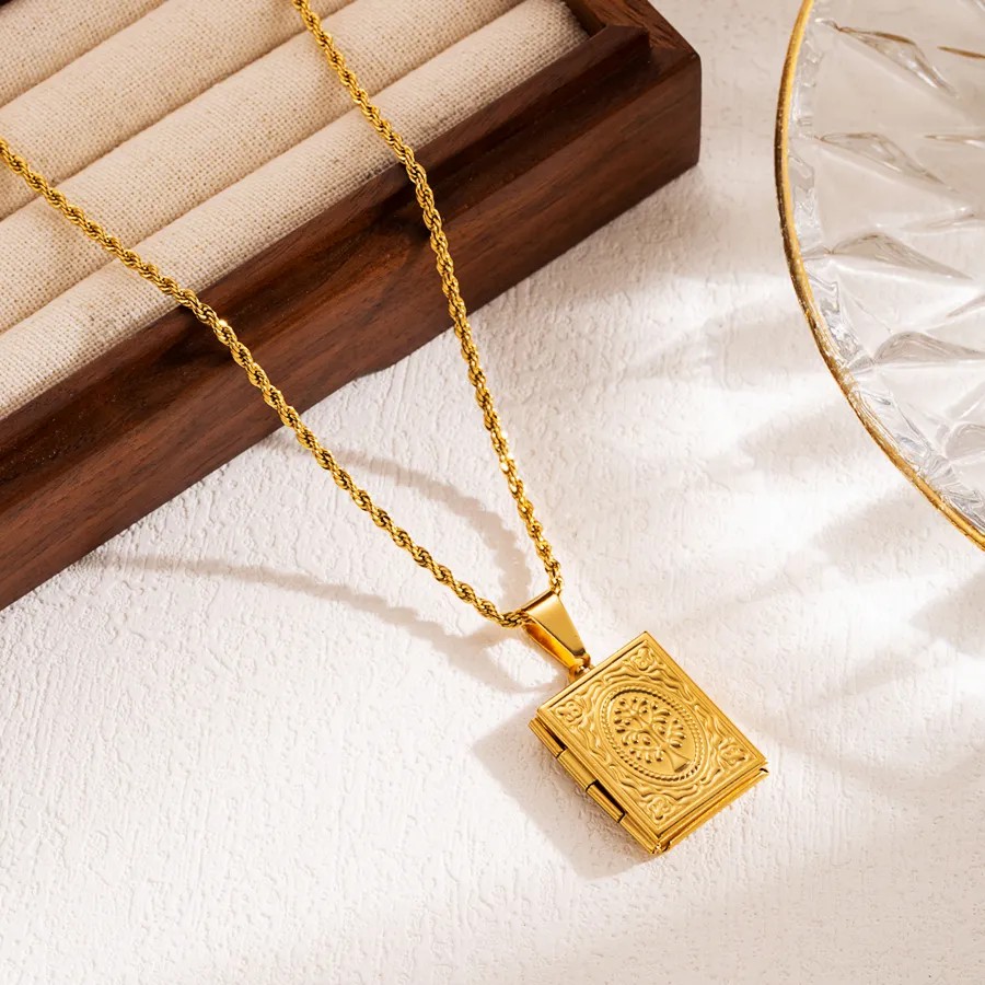 Modern Style Square Heart Shape Shell Stainless Steel Three-Dimensional Carving 18K Gold Plated Pendant Necklace_colorza_3
