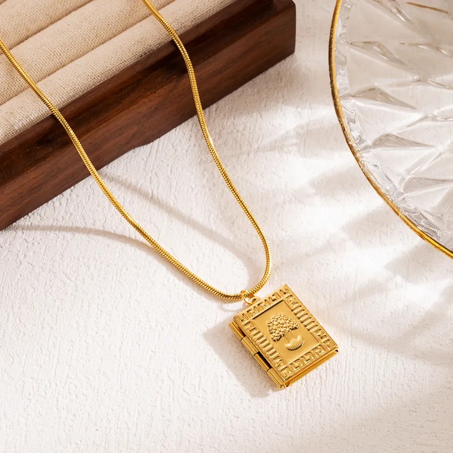 Modern Style Square Heart Shape Shell Stainless Steel Three-Dimensional Carving 18K Gold Plated Pendant Necklace_colorza_4