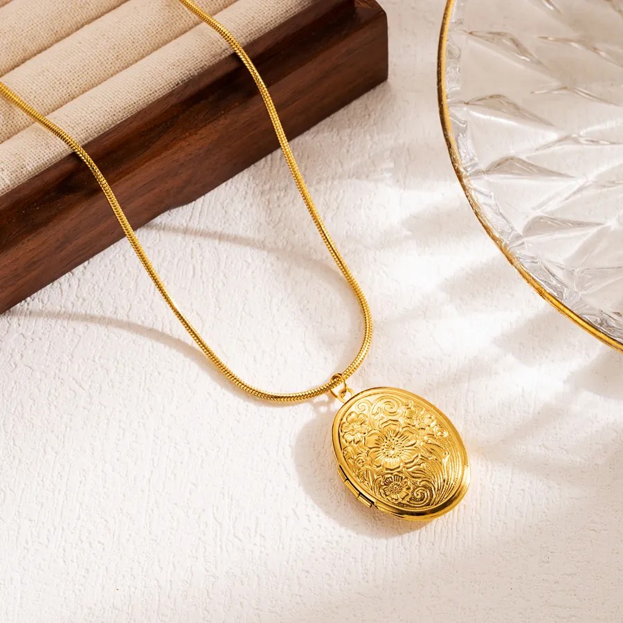 Modern Style Square Heart Shape Shell Stainless Steel Three-Dimensional Carving 18K Gold Plated Pendant Necklace_colorza_8