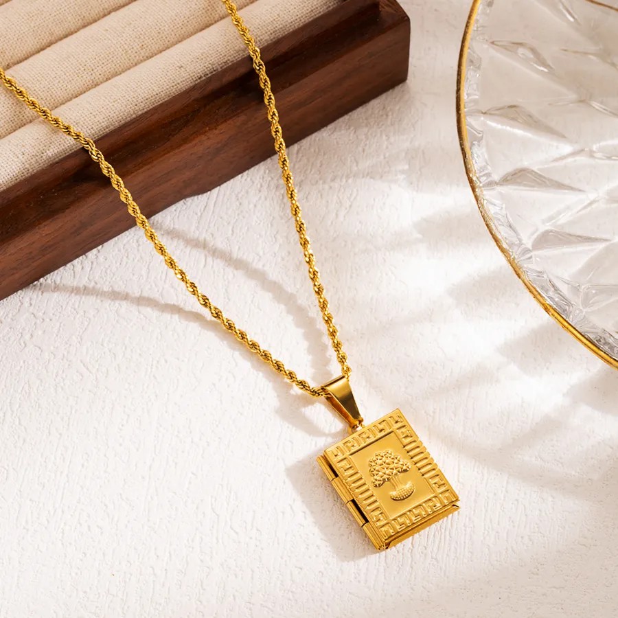 Modern Style Square Heart Shape Shell Stainless Steel Three-Dimensional Carving 18K Gold Plated Pendant Necklace_colorza_9