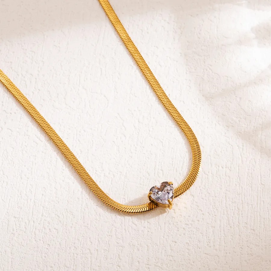 Elegant Modern Style Heart Shape Shell Stainless Steel Zircon 18K Gold Plated Pendant Necklace_colorza_2