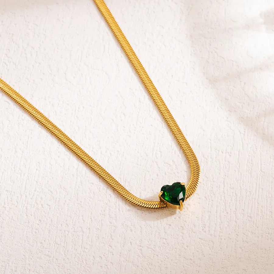Elegant Modern Style Heart Shape Shell Stainless Steel Zircon 18K Gold Plated Pendant Necklace_colorza_3