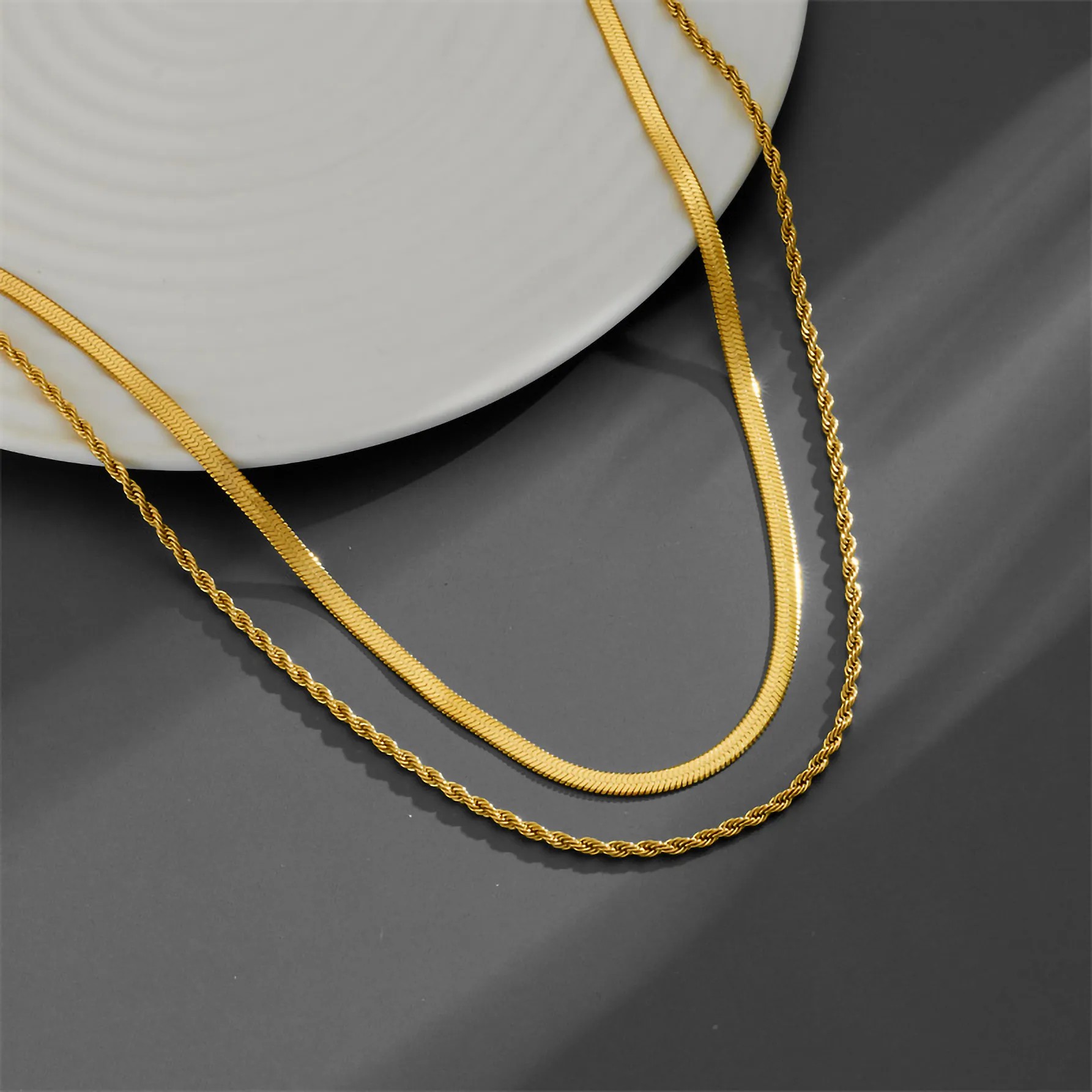 Glam Simple Style Twist Titanium Steel Plating 18K Gold Plated Layered Necklaces_colorza_3