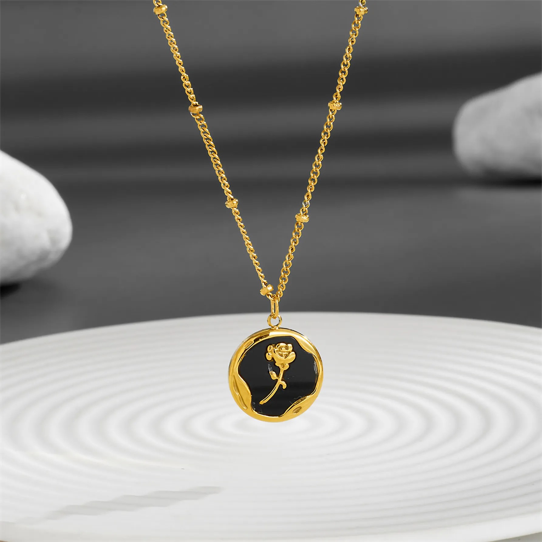 Casual Vintage Style Flower Titanium Steel Plating Inlay Shell 18K Gold Plated Pendant Necklace_colorza_2