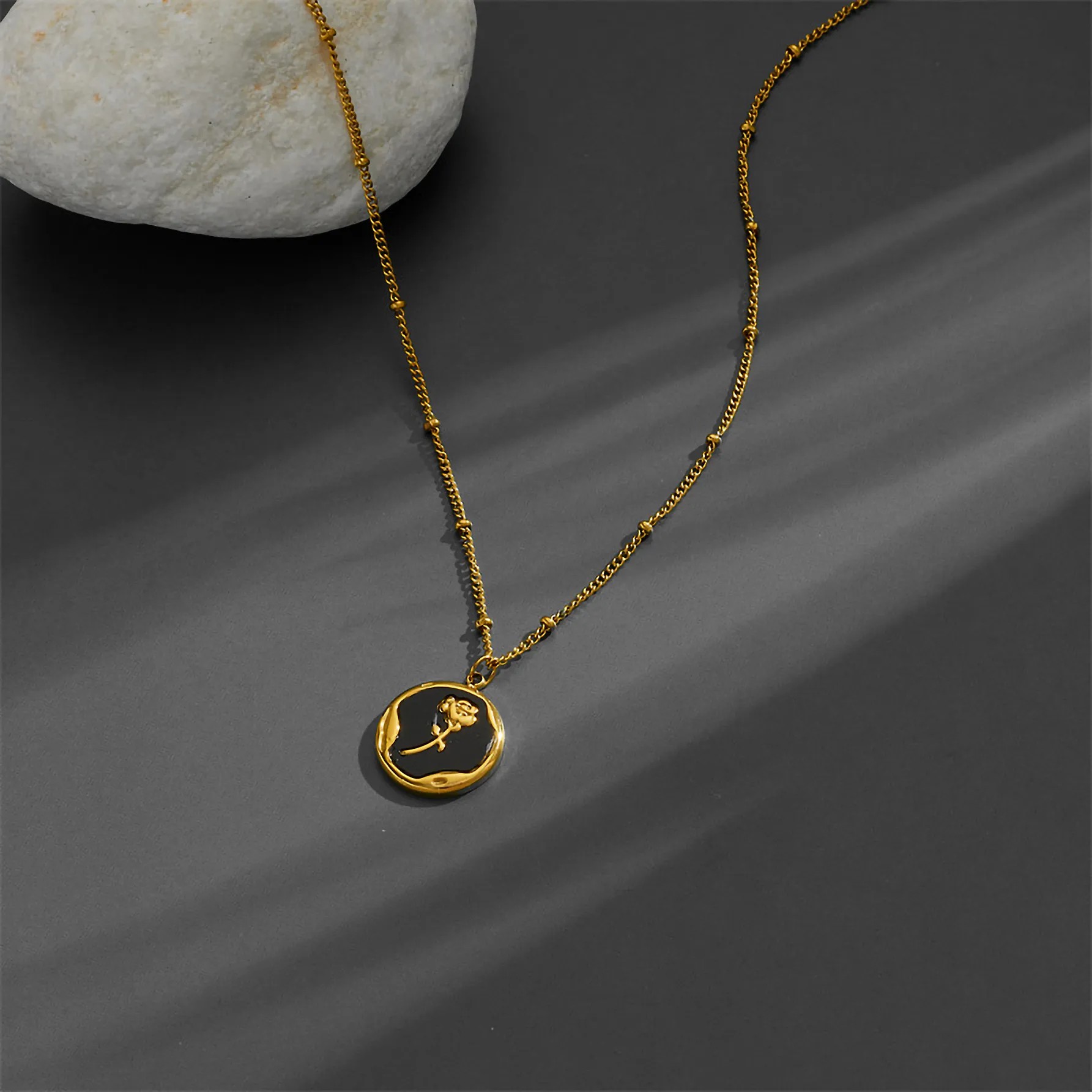 Casual Vintage Style Flower Titanium Steel Plating Inlay Shell 18K Gold Plated Pendant Necklace_colorza_3