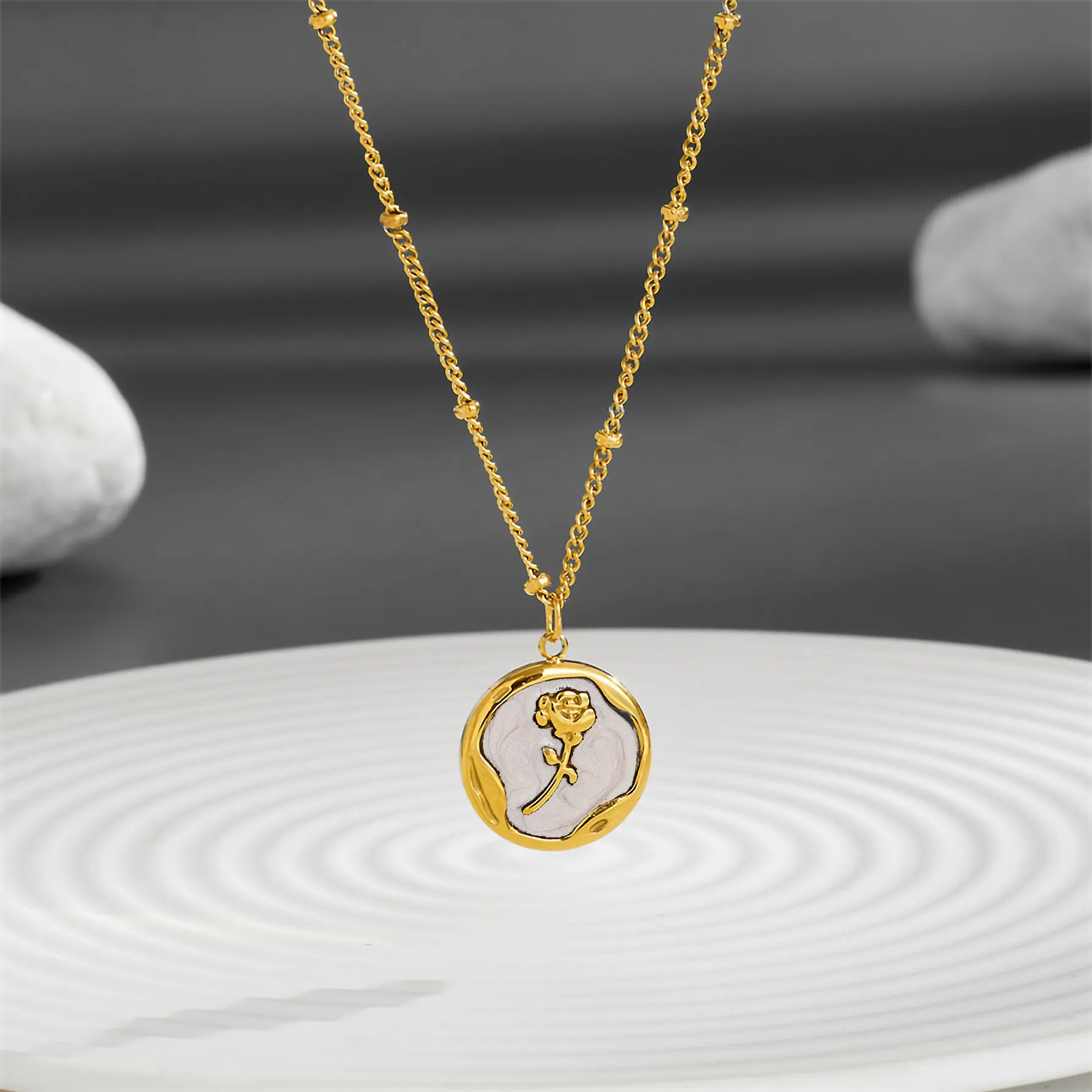 Casual Vintage Style Flower Titanium Steel Plating Inlay Shell 18K Gold Plated Pendant Necklace_colorza_4