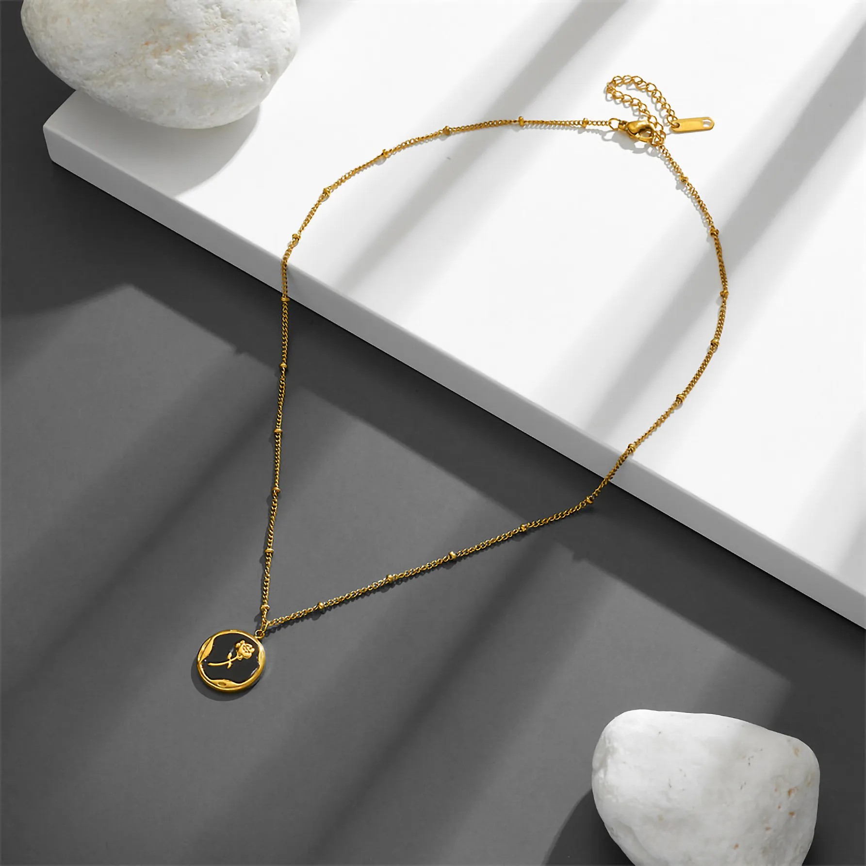 Casual Vintage Style Flower Titanium Steel Plating Inlay Shell 18K Gold Plated Pendant Necklace_colorza_5