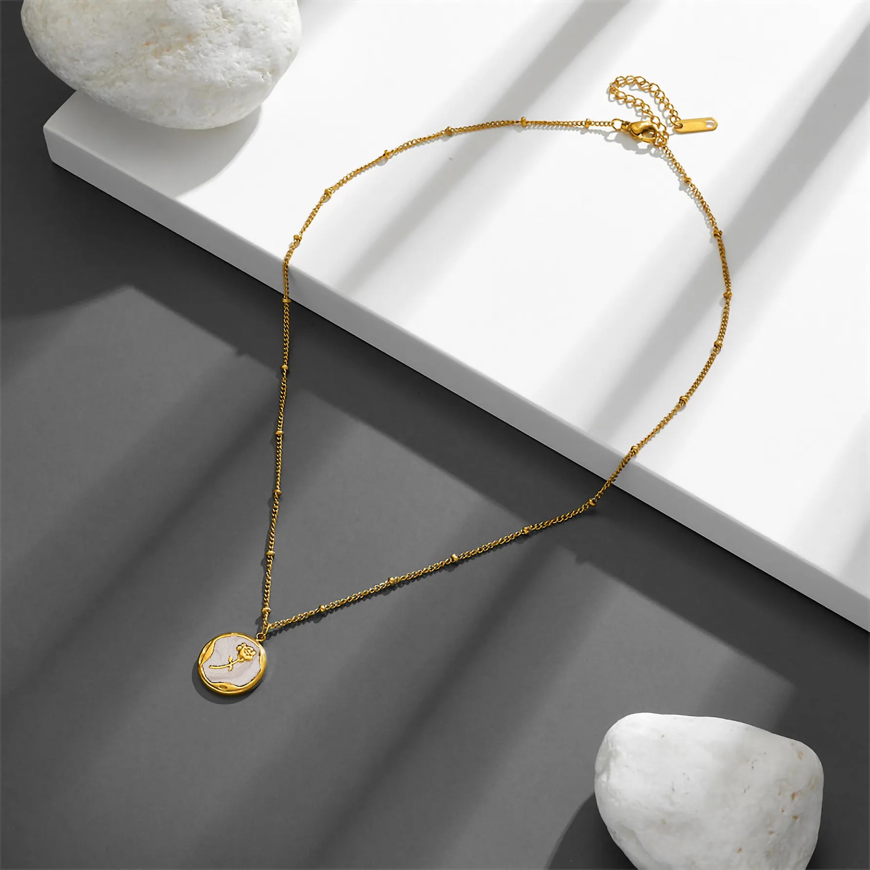 Casual Vintage Style Flower Titanium Steel Plating Inlay Shell 18K Gold Plated Pendant Necklace_colorza_7