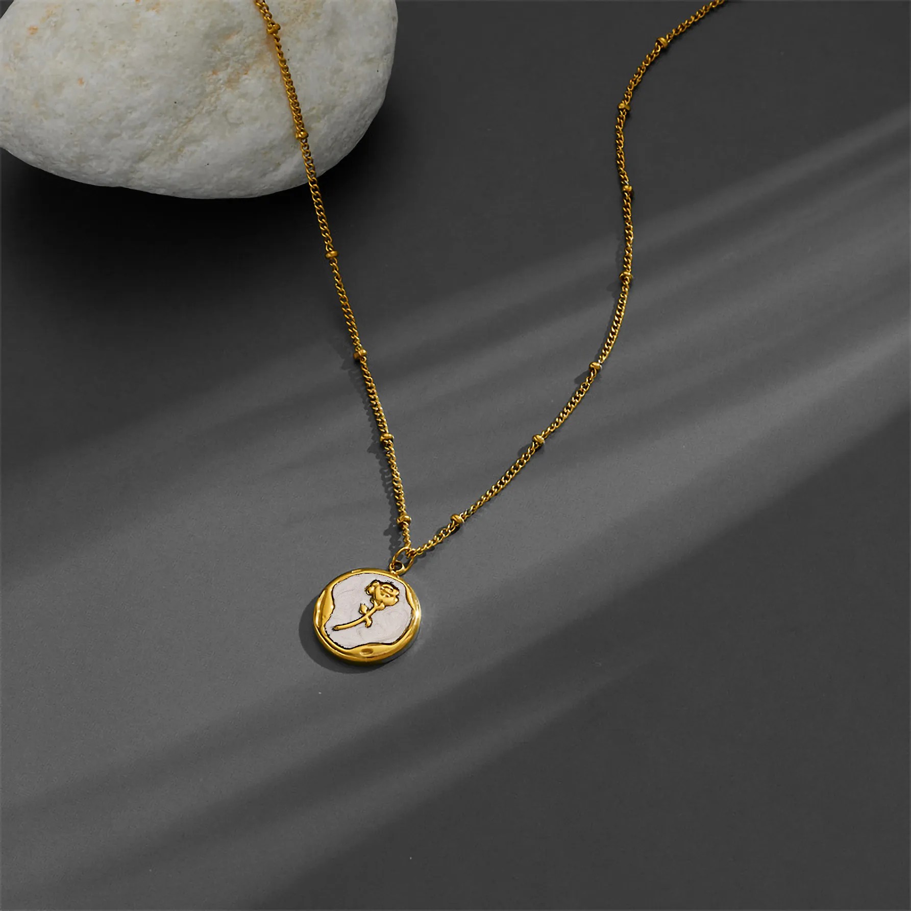Casual Vintage Style Flower Titanium Steel Plating Inlay Shell 18K Gold Plated Pendant Necklace_colorza_9