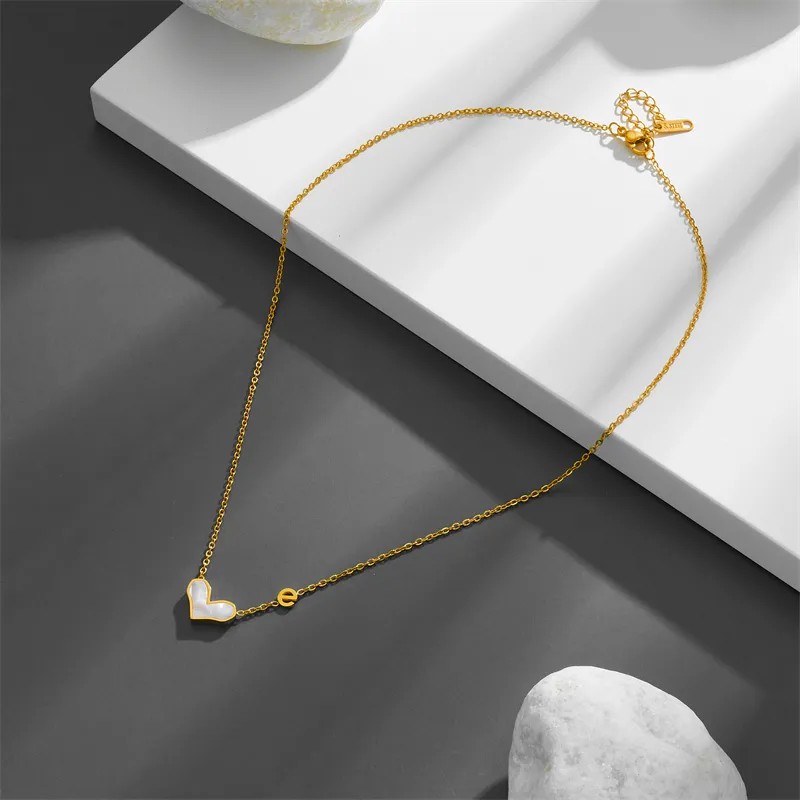 Casual Simple Style Letter Heart Shape Titanium Steel Plating Inlay Shell 18K Gold Plated Necklace_colorza_2