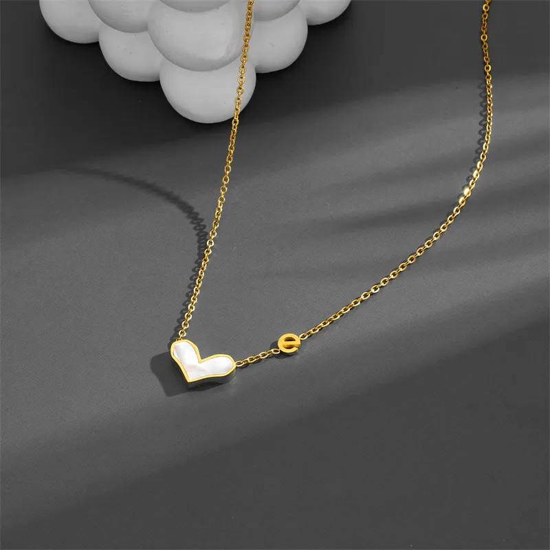 Casual Simple Style Letter Heart Shape Titanium Steel Plating Inlay Shell 18K Gold Plated Necklace_colorza_3