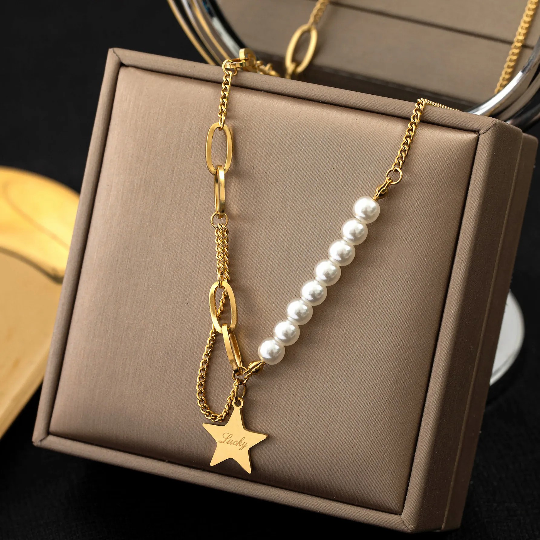 Vintage Style Luxurious Pentagram Letter Imitation Pearl Titanium Steel Plating 18K Gold Plated Pendant Necklace_colorza_5