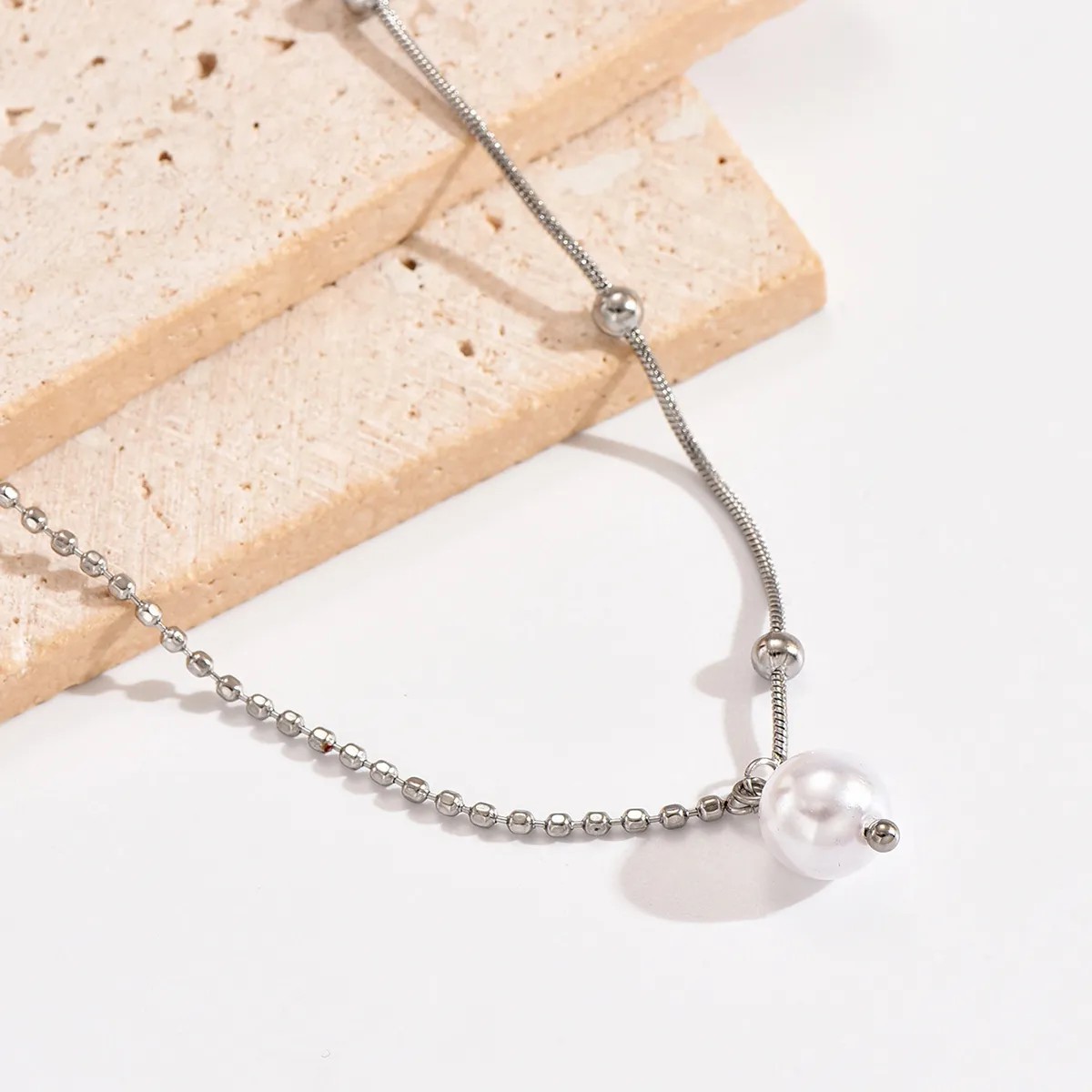Elegant Simple Style Round Stainless Steel Patchwork Inlay Artificial Pearls Pendant Necklace_colorza_4