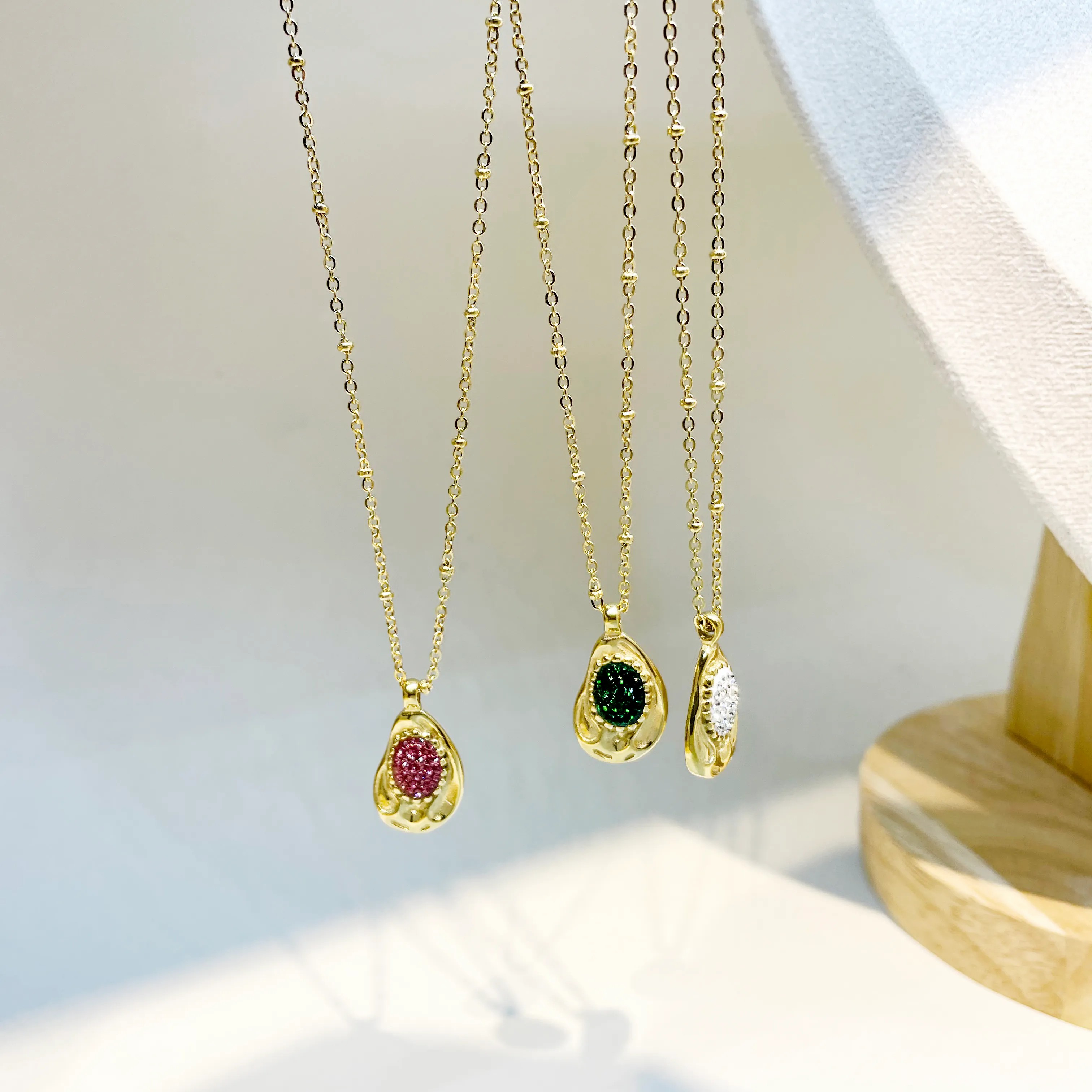 Elegant Irregular Stainless Steel Polishing Plating Inlay Zircon Gold Plated Pendant Necklace_colorza_1