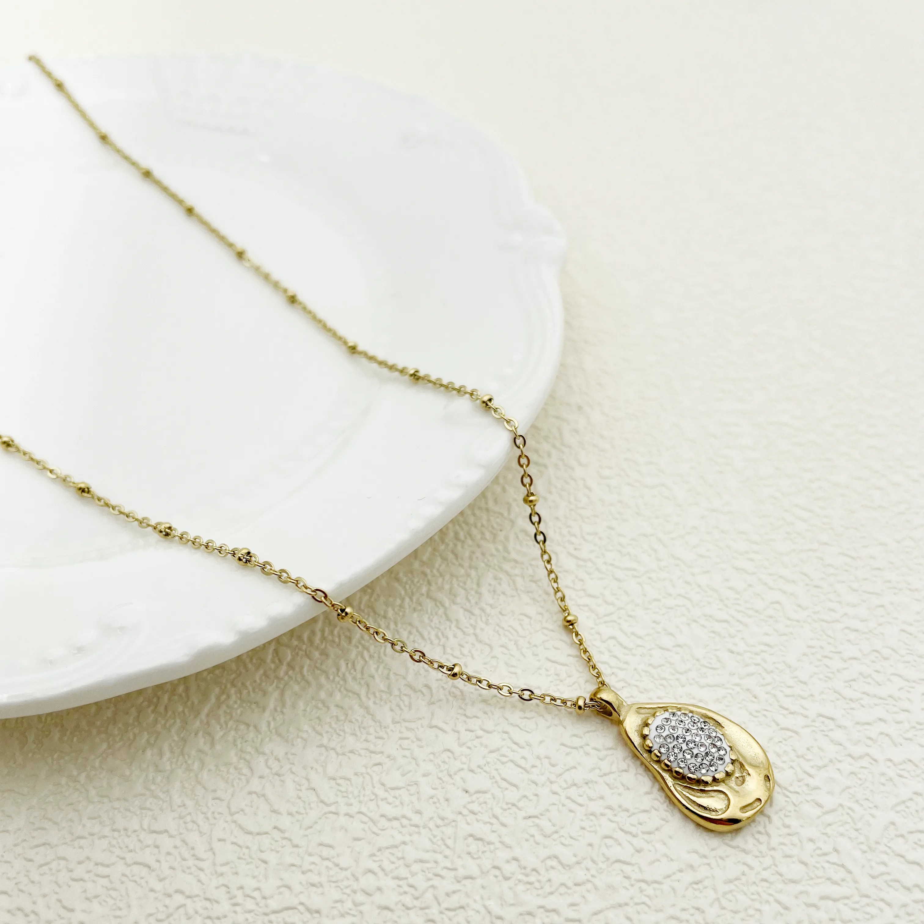 Elegant Irregular Stainless Steel Polishing Plating Inlay Zircon Gold Plated Pendant Necklace_colorza_2
