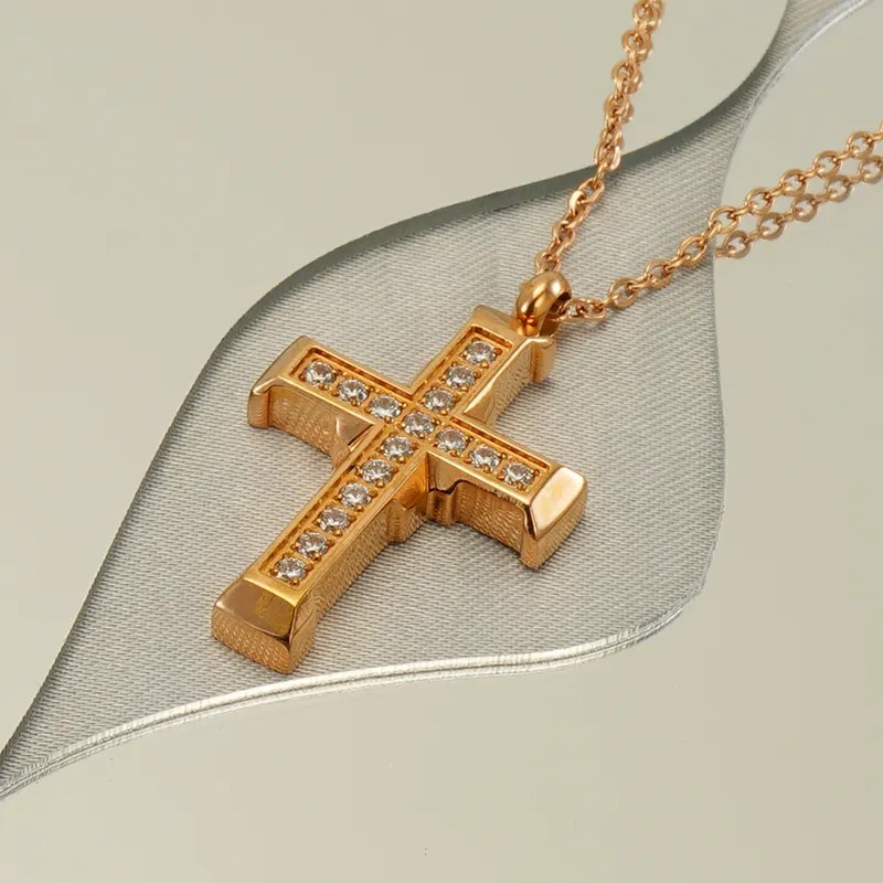 Classic Style Cross Stainless Steel Inlay Zircon 18K Gold Plated Pendant Necklace_colorza_2