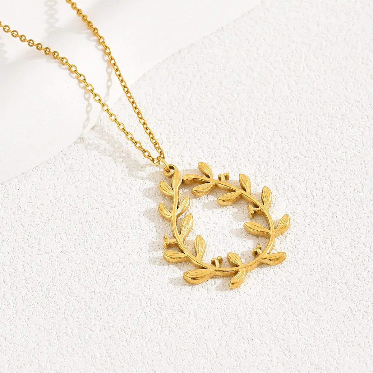 Retro Simple Style Wreath Stainless Steel Inlay Turquoise 18K Gold Plated Pendant Necklace_colorza_2