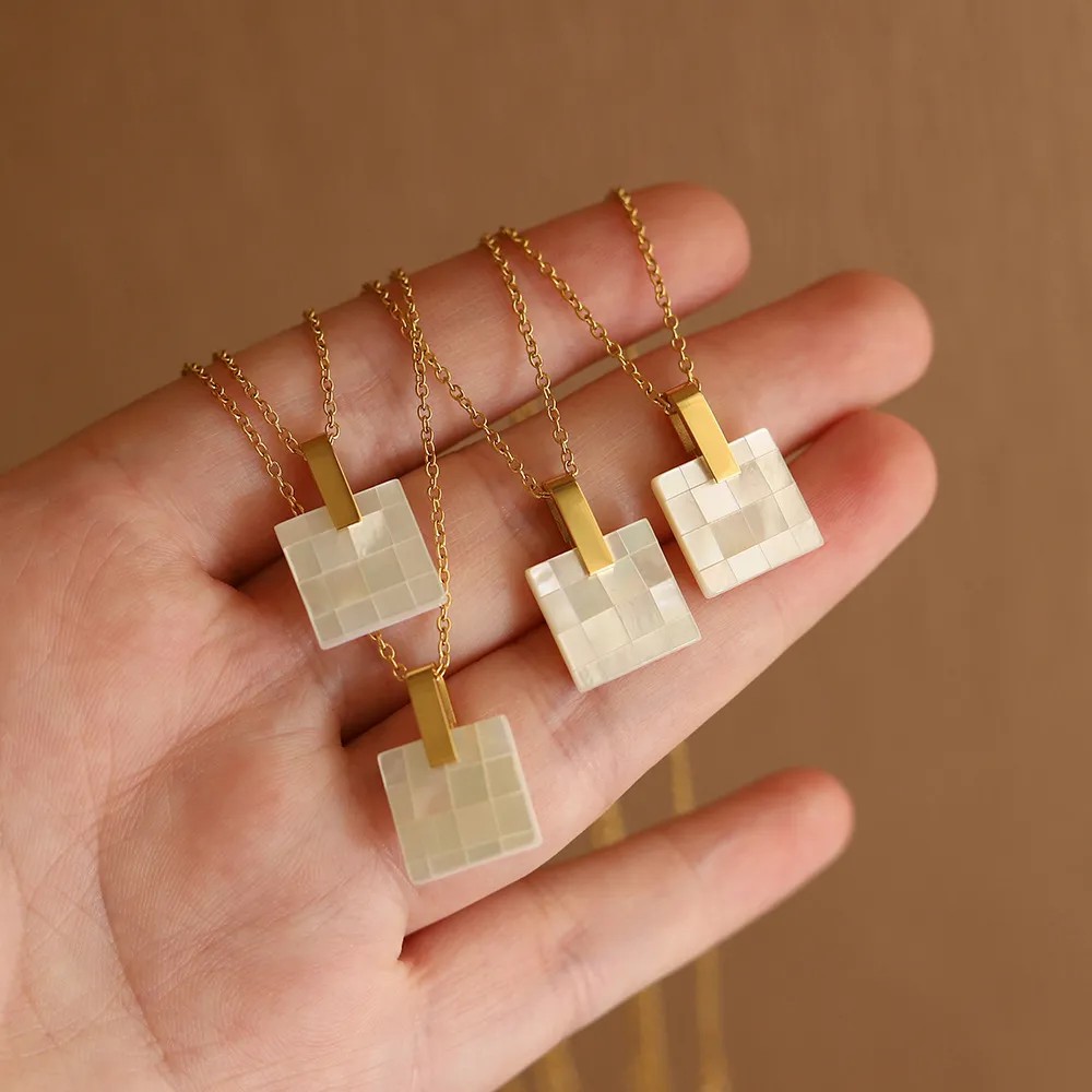 Casual Simple Style Square Stainless Steel Shell Plating Three-Dimensional 18K Gold Plated Pendant Necklace_colorza_3