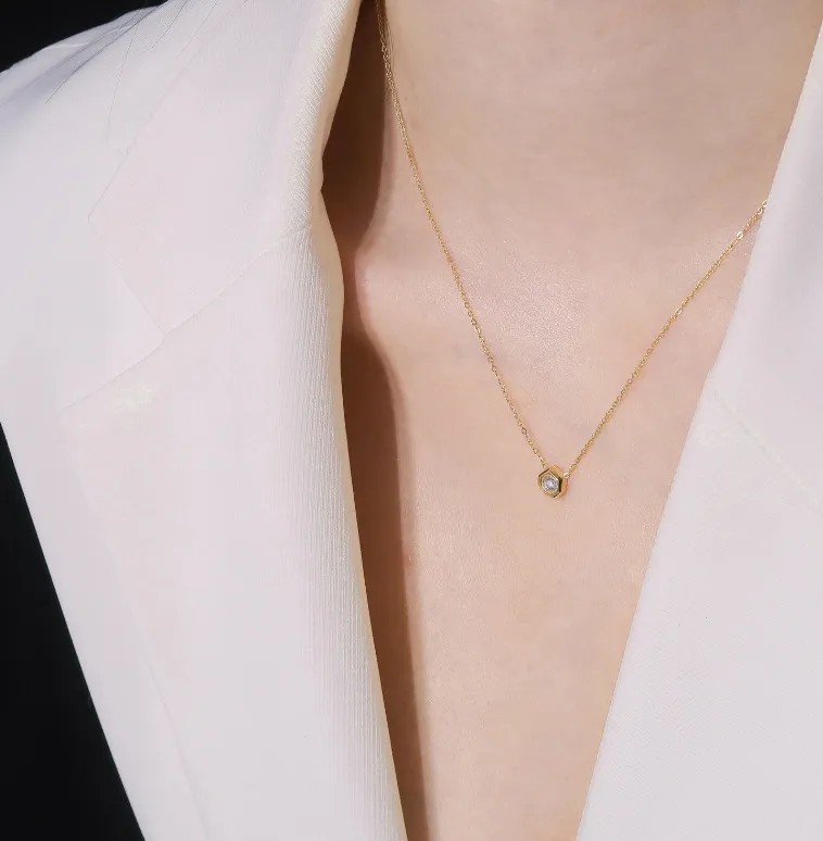 Fashion Flower Titanium Steel Plating Gold Plated Pendant Necklace_colorza_2