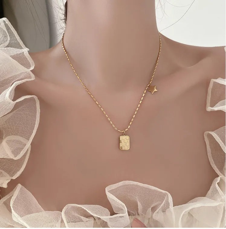Elegant Round Titanium Steel Plating Gold Plated Pendant Necklace_colorza_5