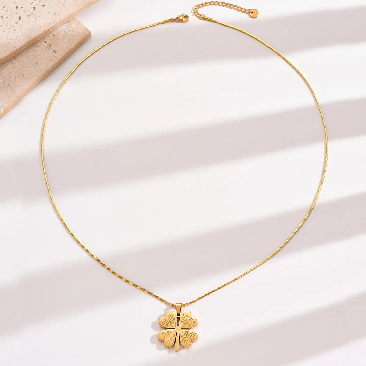 Modern Style Four Leaf Clover Stainless Steel Polishing Plating 18K Gold Plated Pendant Necklace_colorza_1
