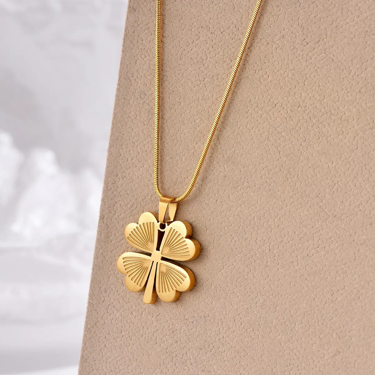 Modern Style Four Leaf Clover Stainless Steel Polishing Plating 18K Gold Plated Pendant Necklace_colorza_4