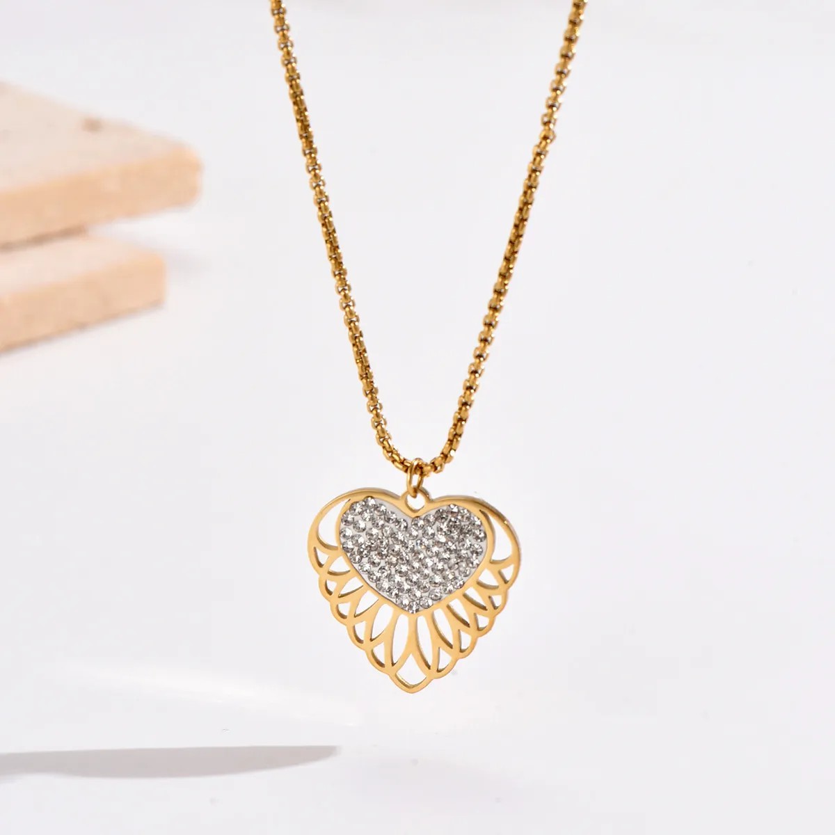 Modern Style Simple Style Heart Shape Stainless Steel Polishing Hollow Out Inlay Rhinestones 14K Gold Plated Pendant Necklace_colorza_1