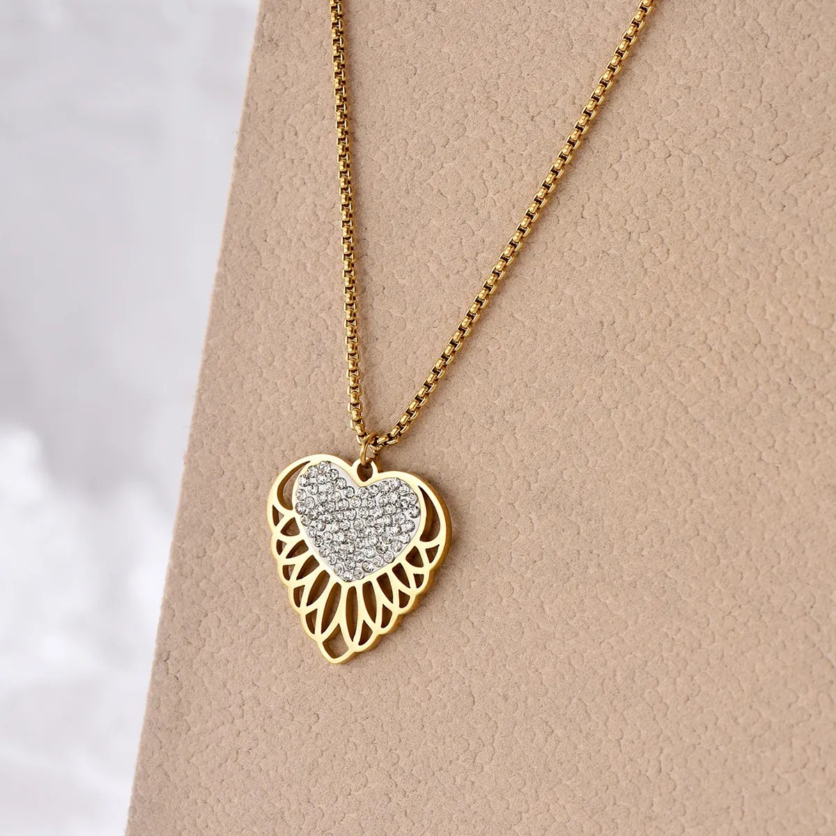 Modern Style Simple Style Heart Shape Stainless Steel Polishing Hollow Out Inlay Rhinestones 14K Gold Plated Pendant Necklace_colorza_4