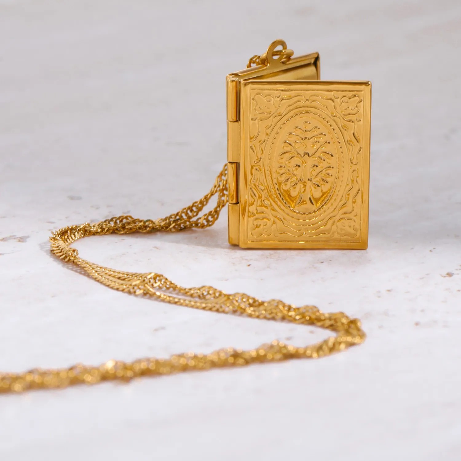 Vintage Style Commute Square Stainless Steel Plating Carving 18K Gold Plated Pendant Necklace_colorza_3