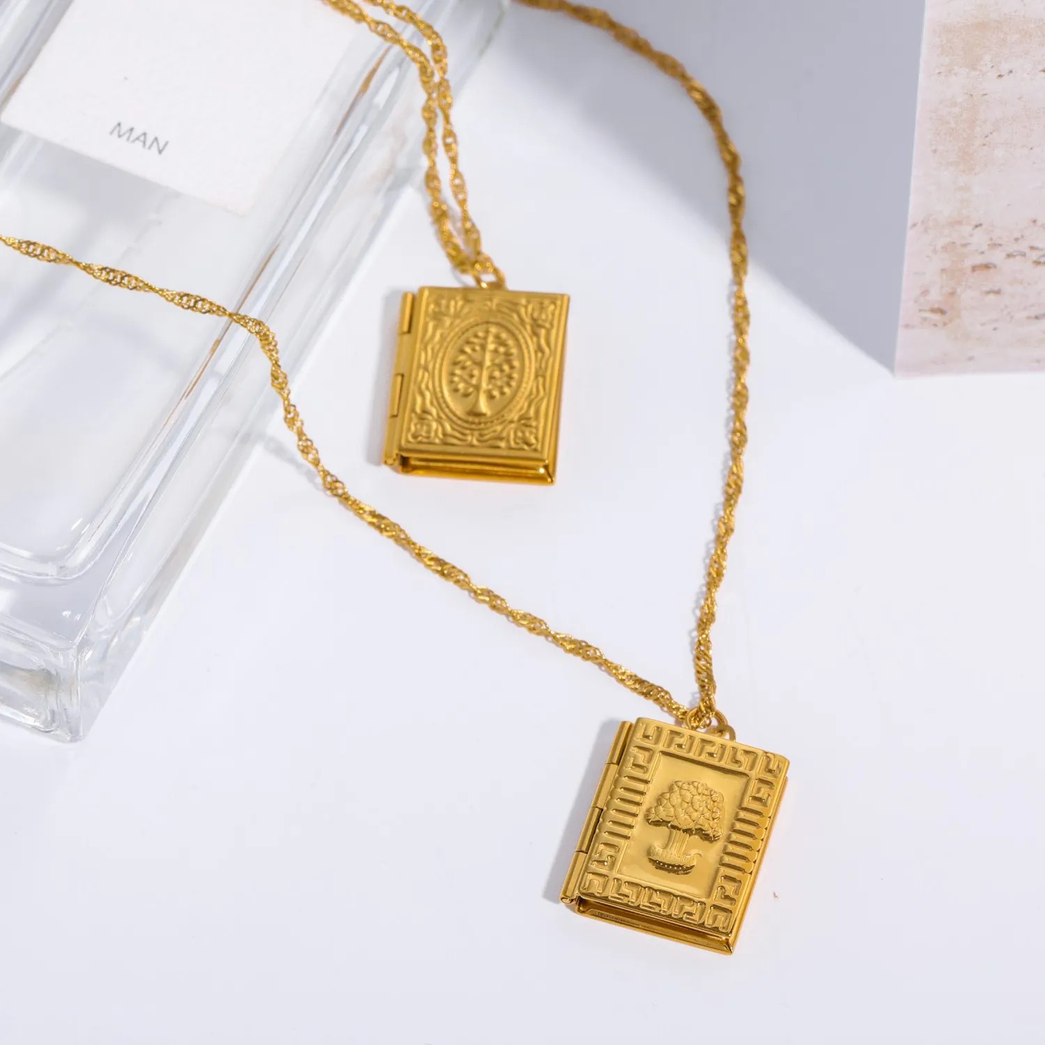 Vintage Style Commute Square Stainless Steel Plating Carving 18K Gold Plated Pendant Necklace_colorza_4