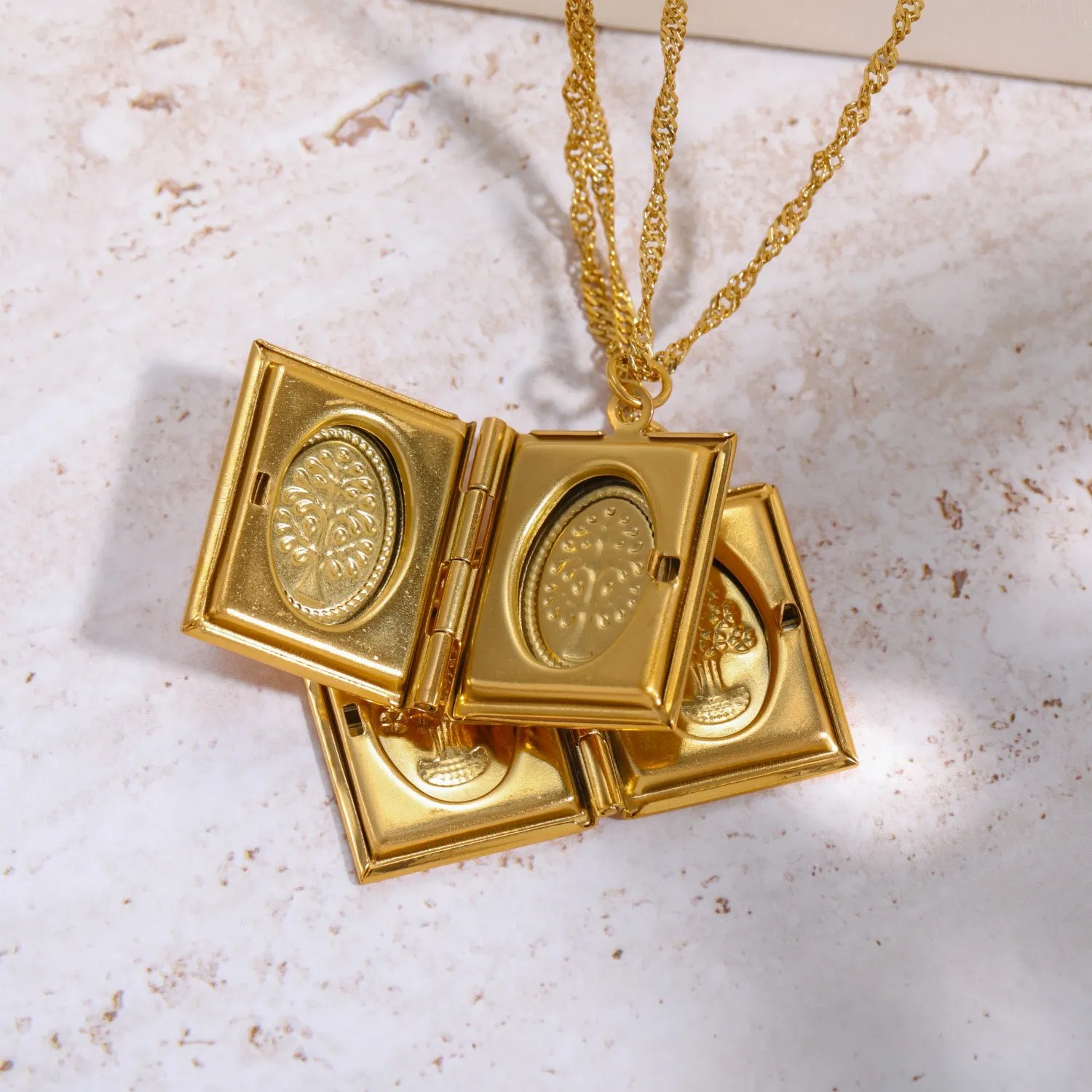 Vintage Style Commute Square Stainless Steel Plating Carving 18K Gold Plated Pendant Necklace_colorza_7