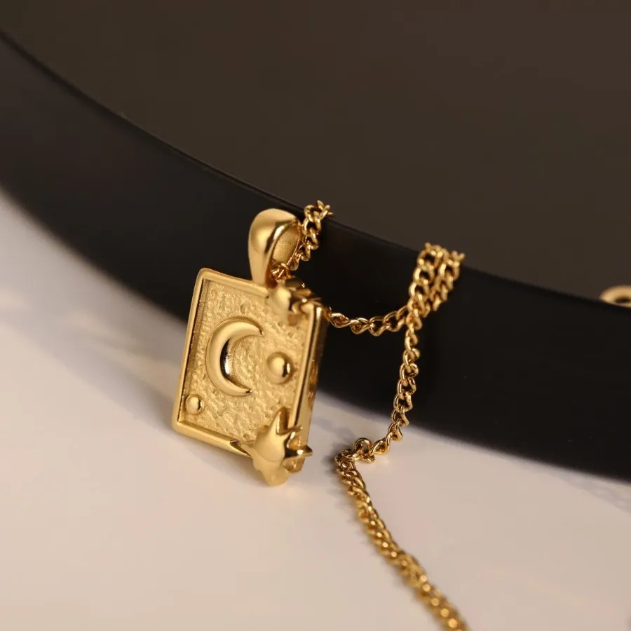 Vintage Style Punk Commute Star Moon Stainless Steel Plating Carving 18K Gold Plated Pendant Necklace_colorza_4