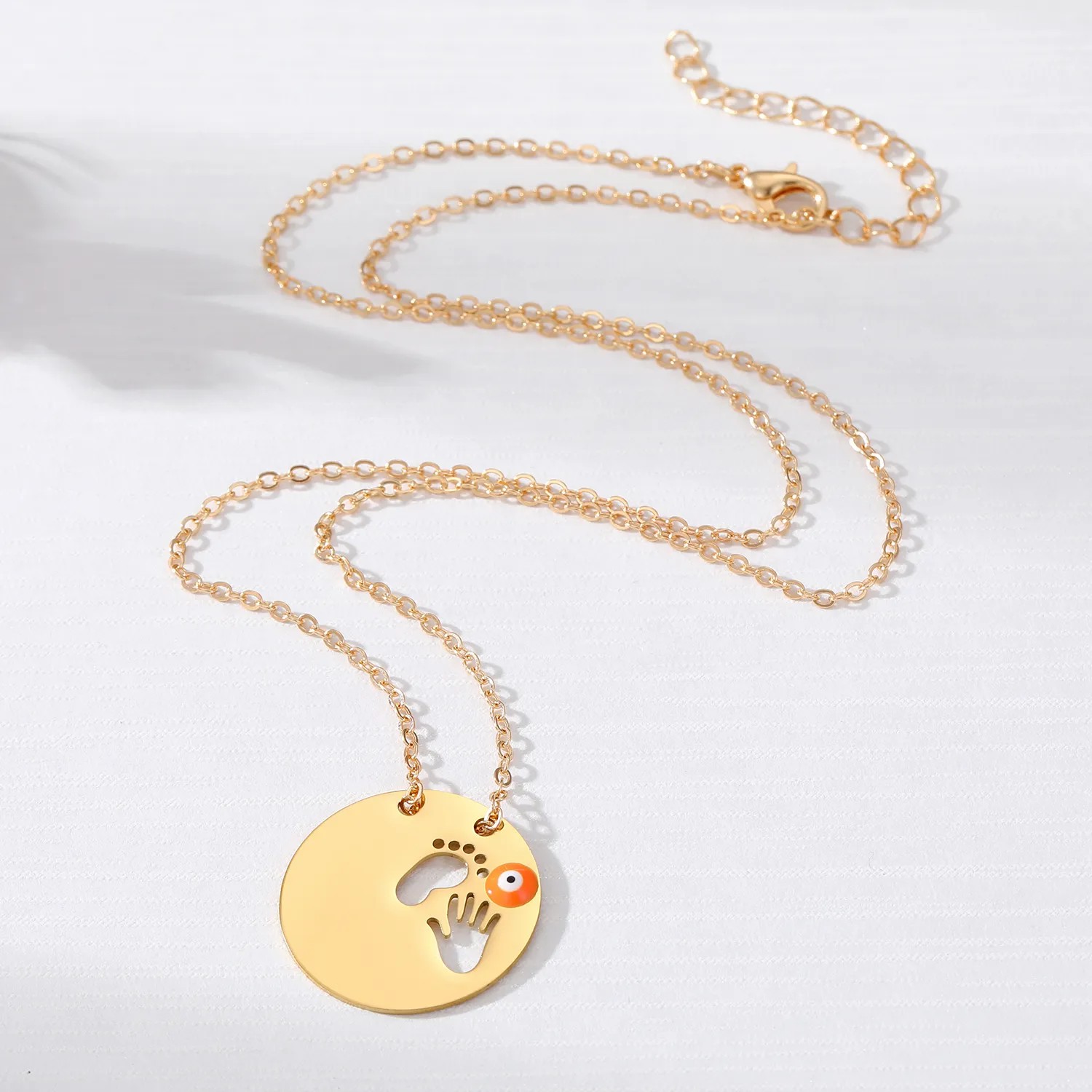 Simple Style Classic Style Round Devil'S Eye Hand Stainless Steel Alloy Plating Hollow Out Pendant Necklace_colorza_2